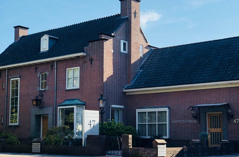 Het rouwcentrum van Van Kampen aan de Kwelkade 47 in Tiel